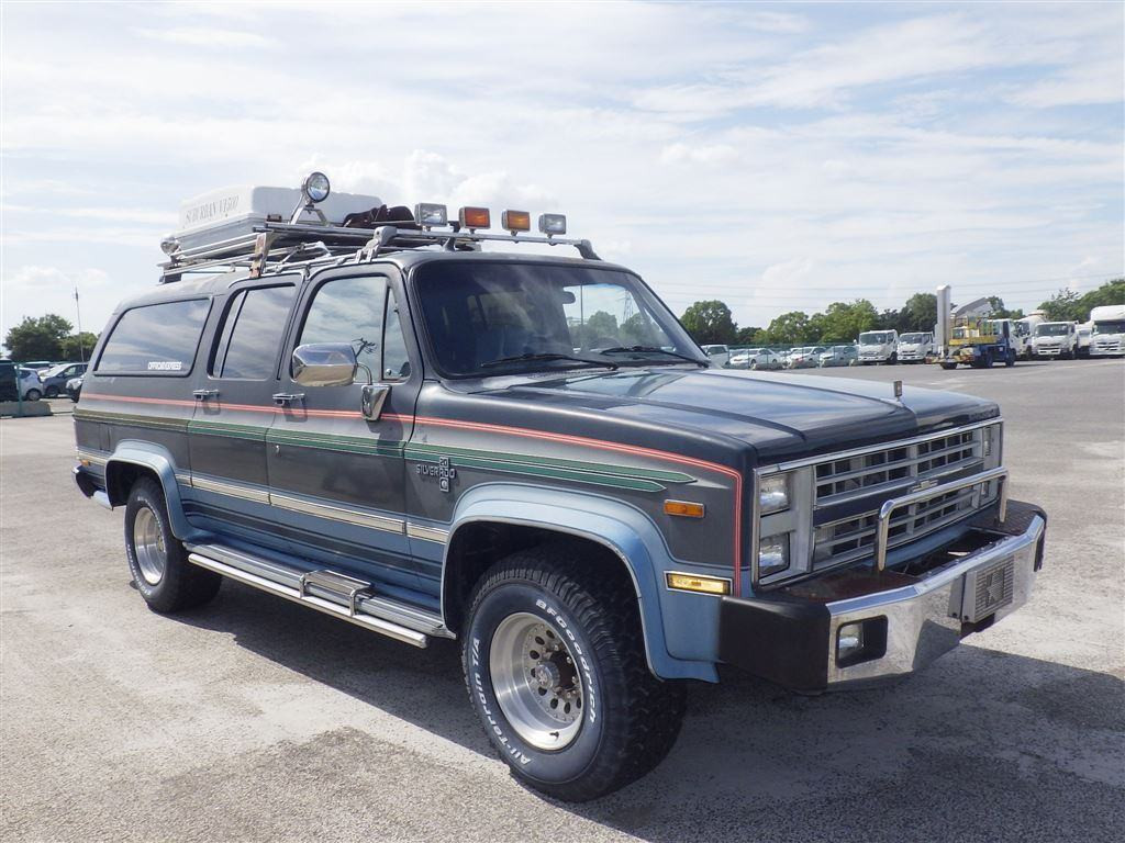 Chevrolet Suburban 1987 z aukcji japońskiej