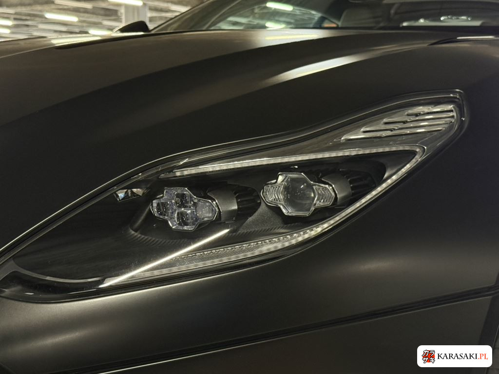 2018 Aston Martin DB11 V12 9