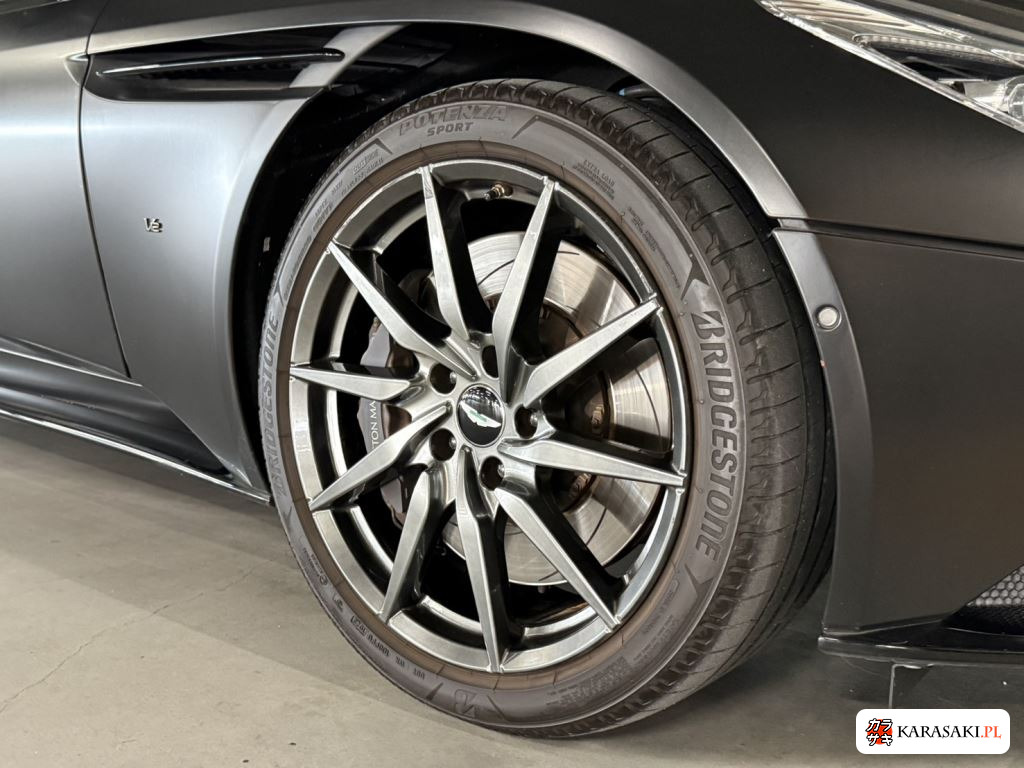 2018 Aston Martin DB11 V12 10