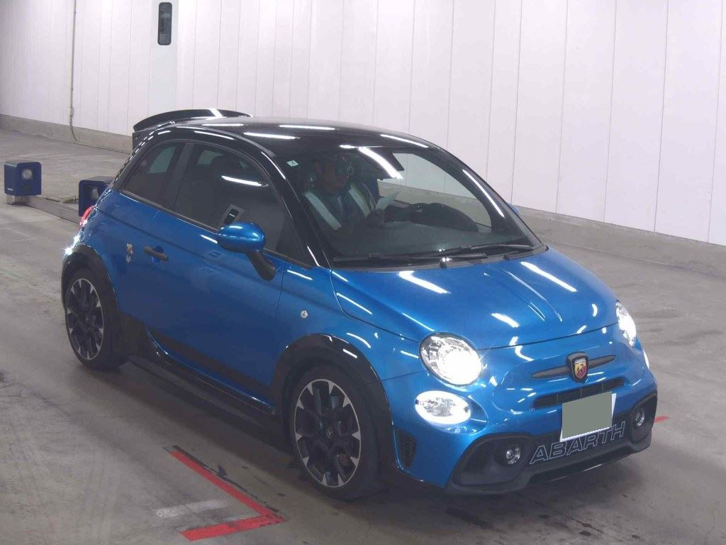 Abarth 695 Tributo 131 Rally 2023 z aukcji japońskiej