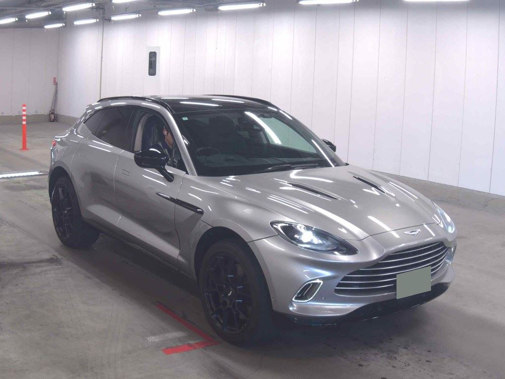 Aston Martin DBX 2023 z aukcji japońskiej