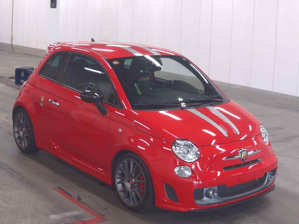 Abarth 695 Tributo Ferrari 2011 z aukcji japońskiej