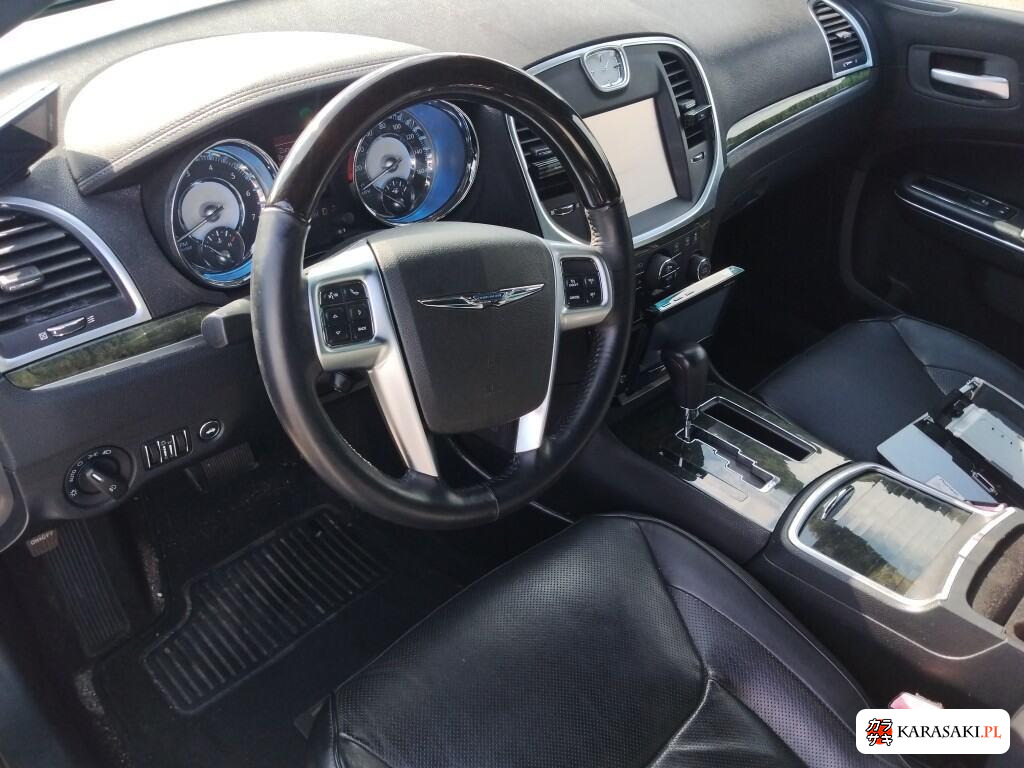 Chrysler 300C 2013 z aukcji japońskiej