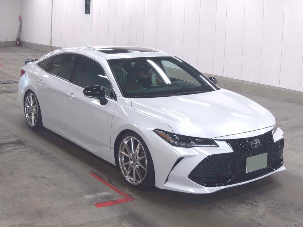 America Toyota 2018 z aukcji japońskiej