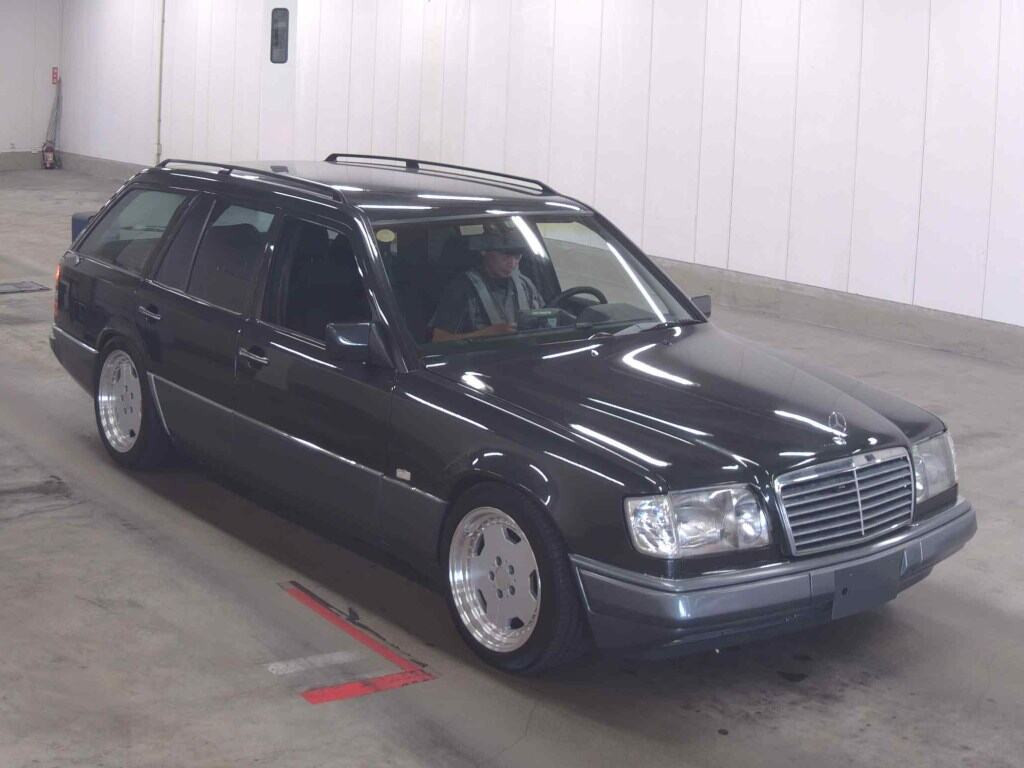 Mercedes-Benz Medium Class 1990 z aukcji japońskiej