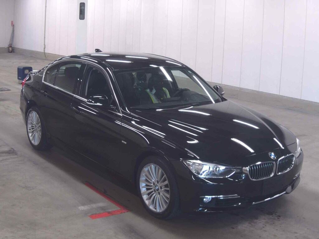 BMW 3 Series 2013 z aukcji japońskiej
