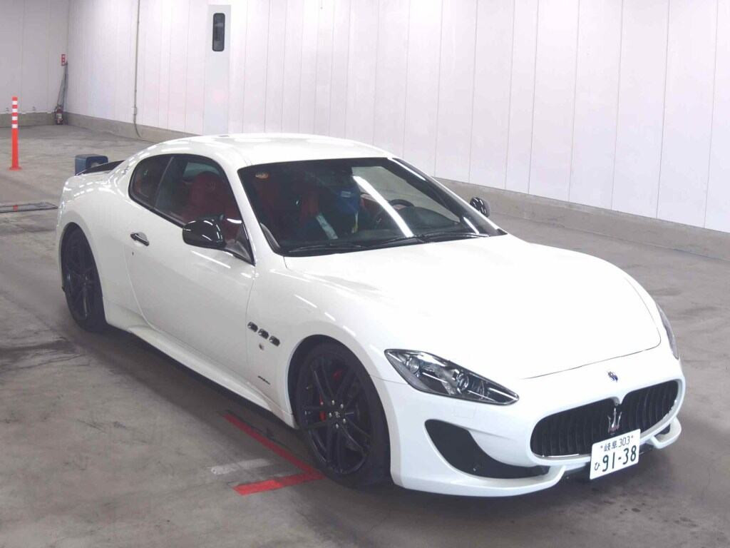 Maserati Granturismo 2016 z aukcji japońskiej