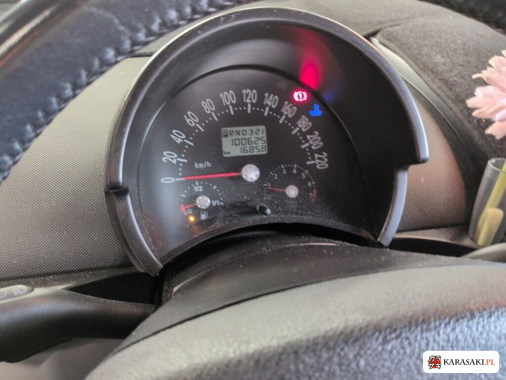 2004 Volkswagen New Beetle 6