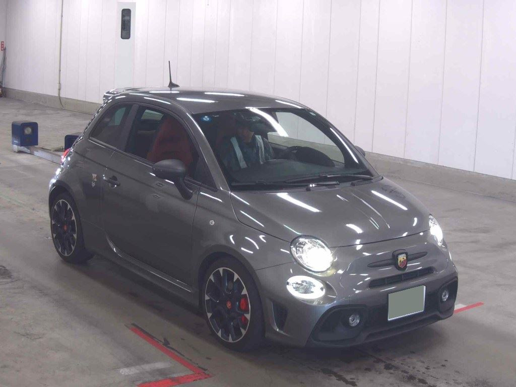 Abarth 595 2021 z aukcji japońskiej