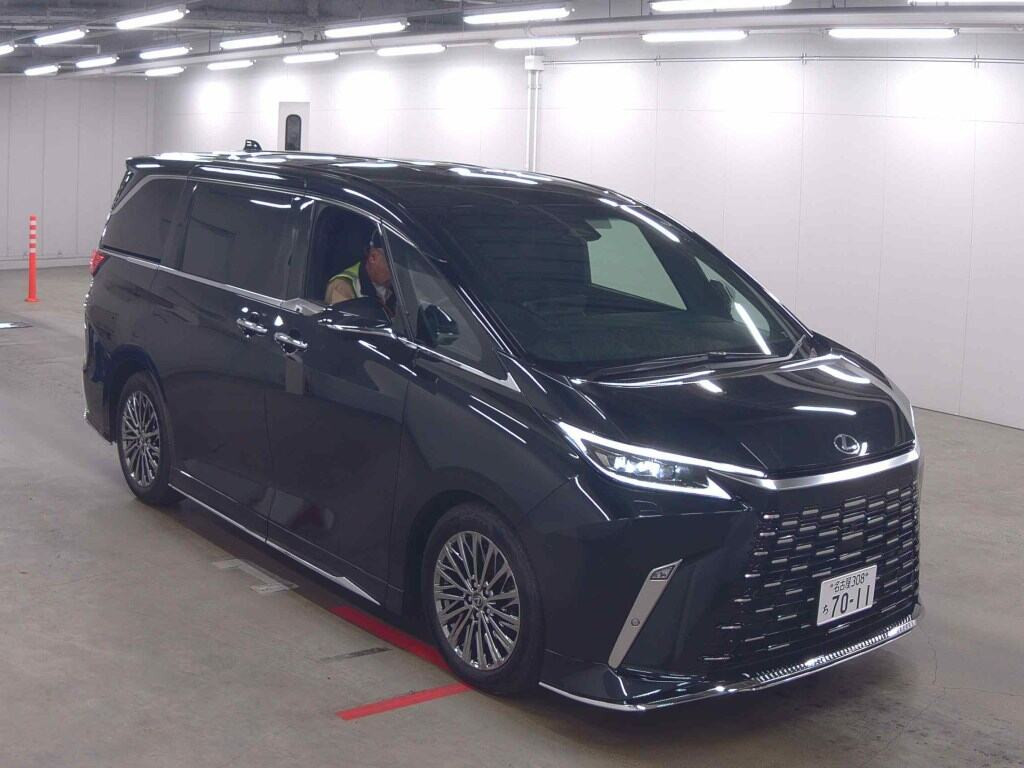 Lexus LM 2024 z aukcji japońskiej