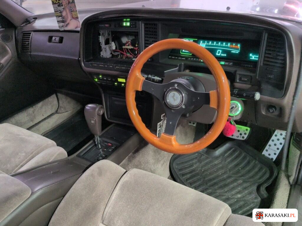 Toyota Crown 1990 z aukcji japońskiej