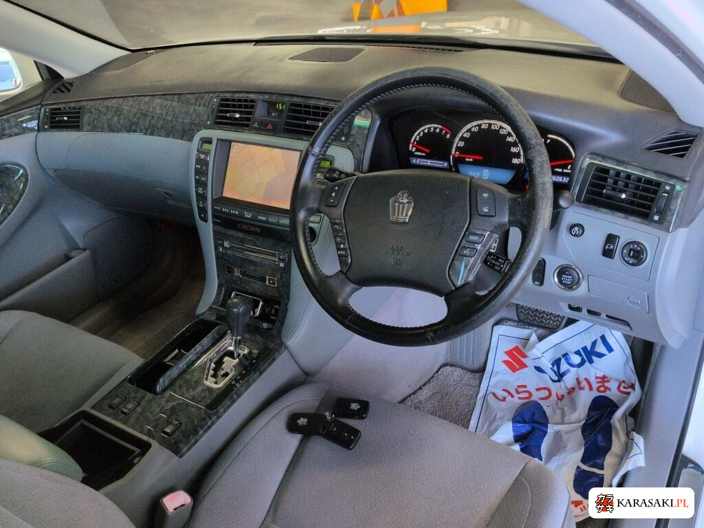 Toyota Crown 2004 z aukcji japońskiej