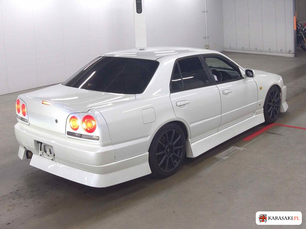 Nissan Skyline 2000 z aukcji japońskiej