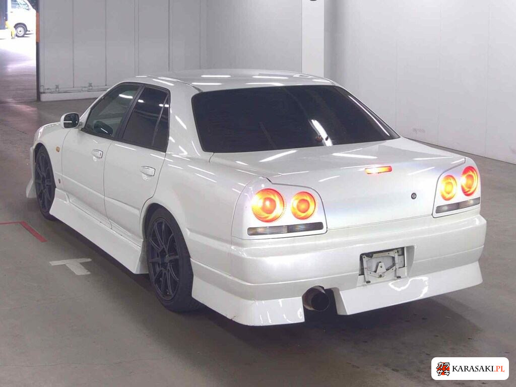Nissan Skyline 2000 z aukcji japońskiej