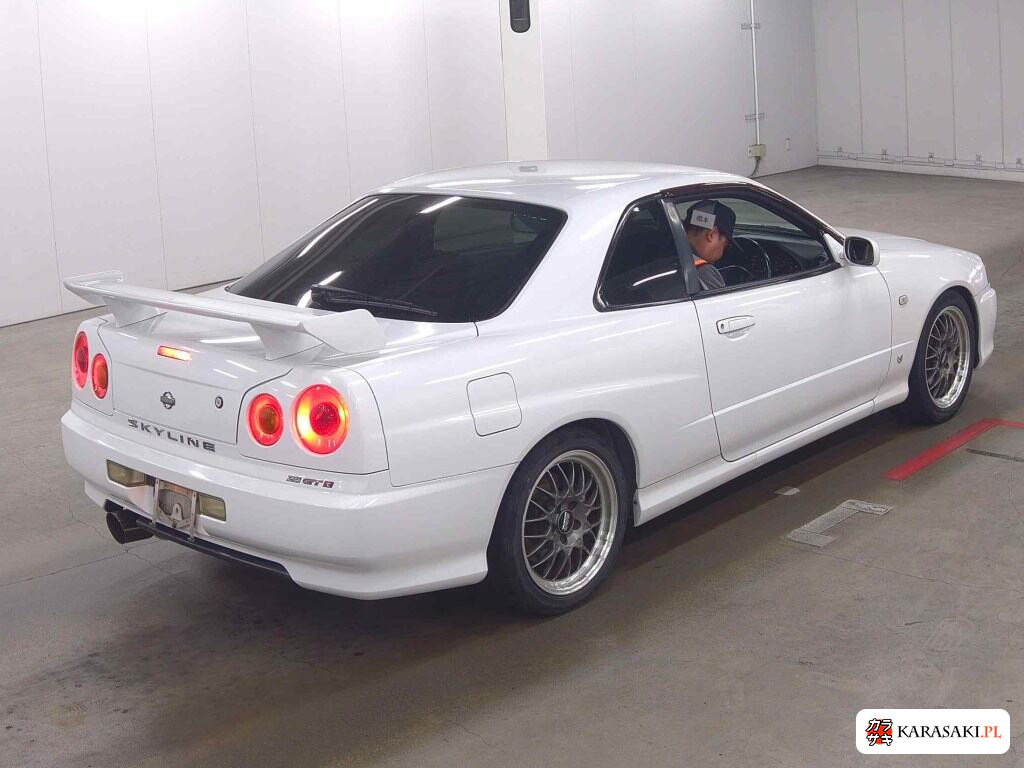 Nissan Skyline 1999 z aukcji japońskiej