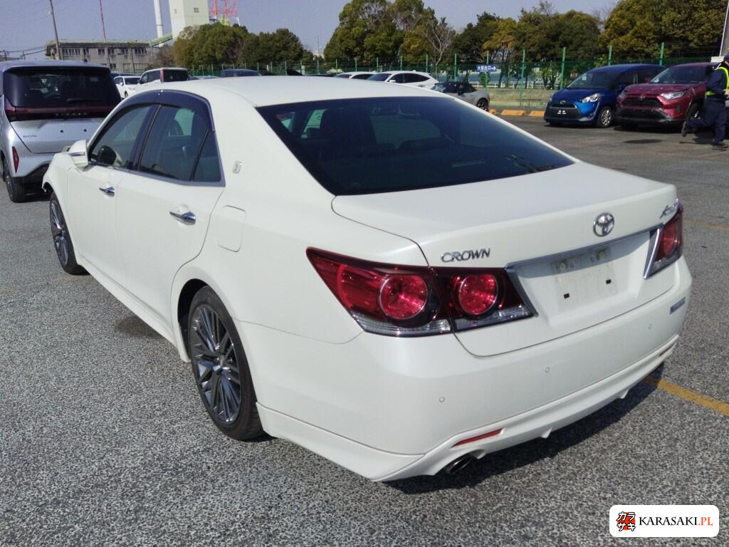 Toyota Crown 2017 z aukcji japońskiej