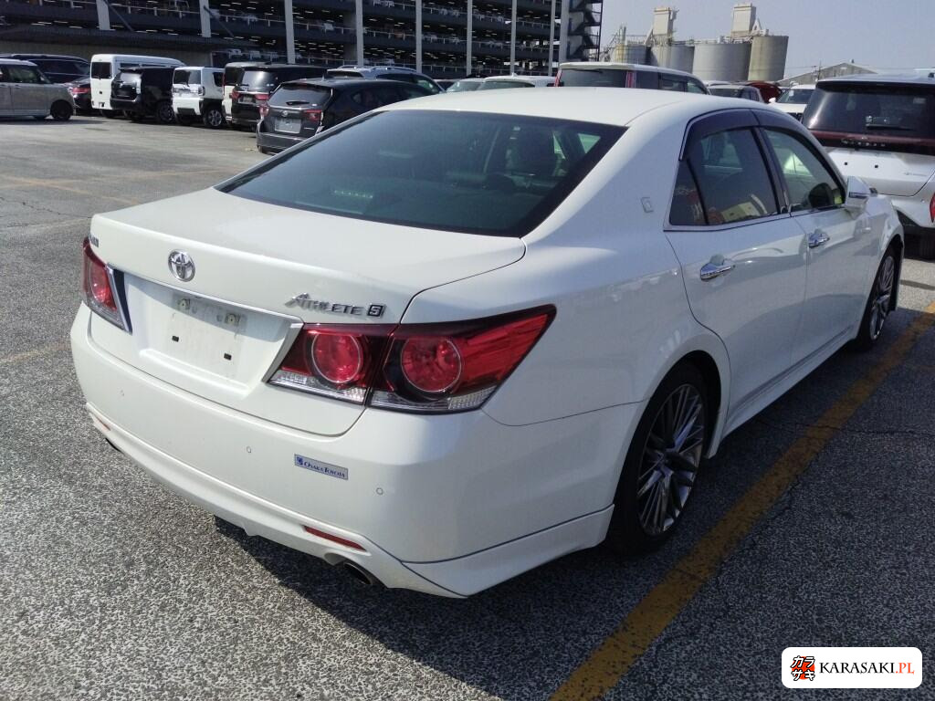 Toyota Crown 2017 z aukcji japońskiej