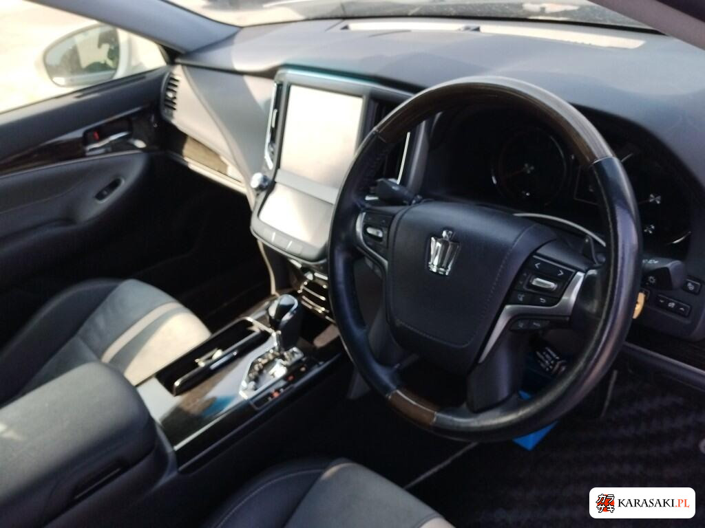Toyota Crown 2017 z aukcji japońskiej