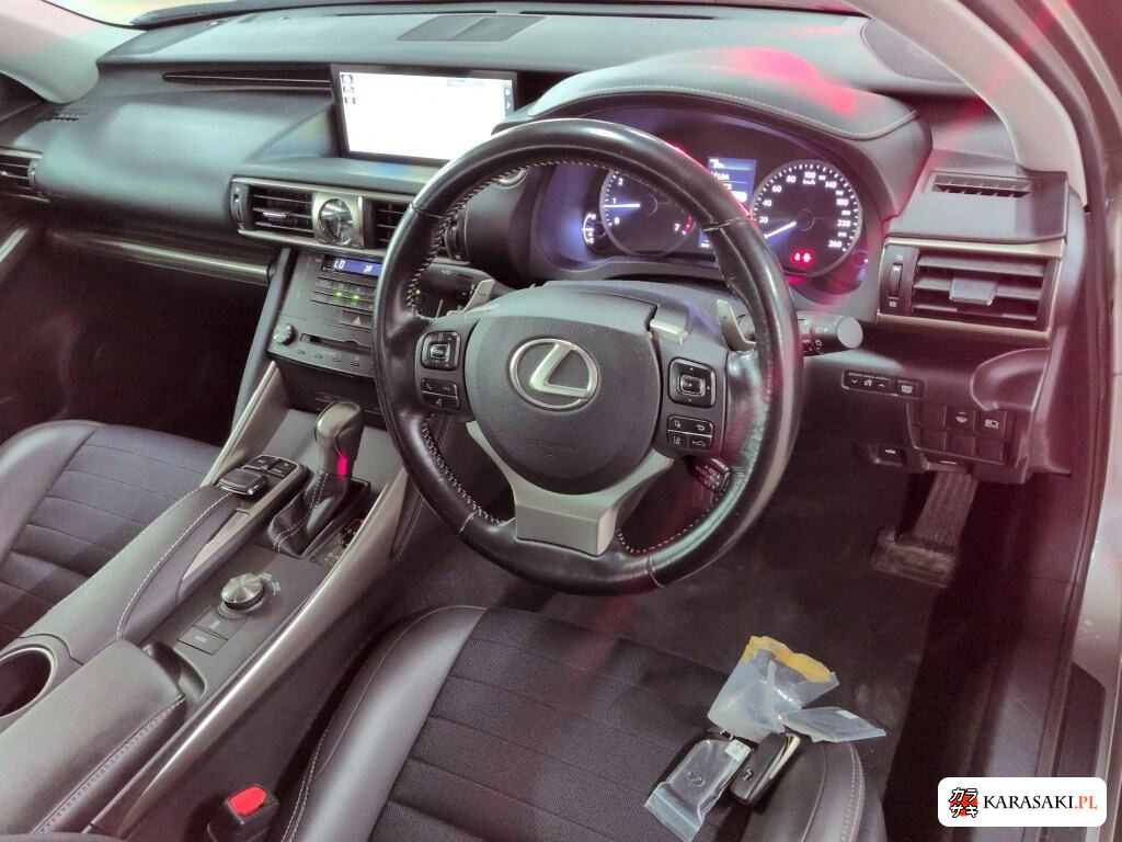 Lexus Is 2017 z aukcji japońskiej