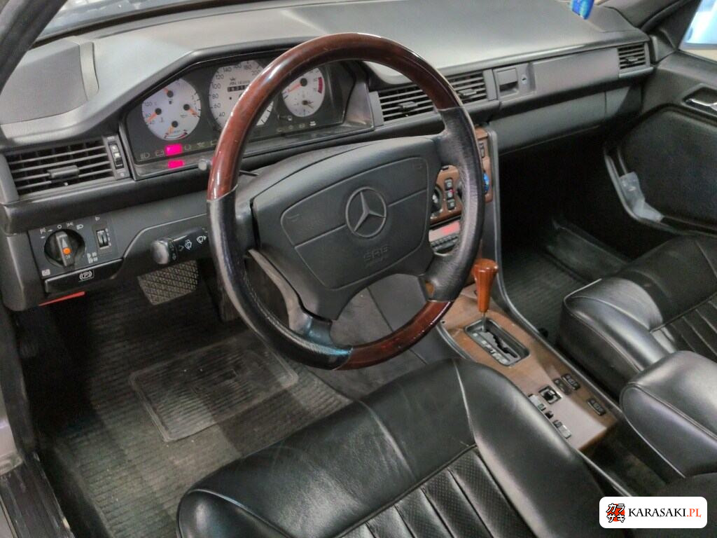 Mercedes-Benz Medium Class 1989 z aukcji japońskiej