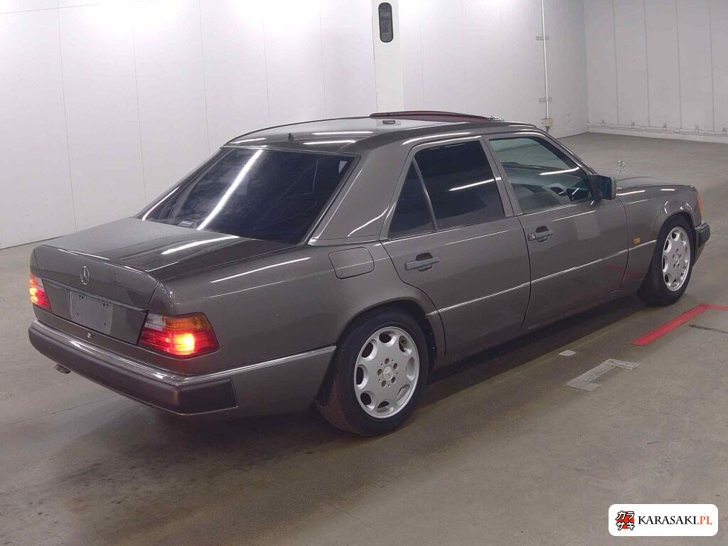 Mercedes-Benz Medium Class 1989 z aukcji japońskiej