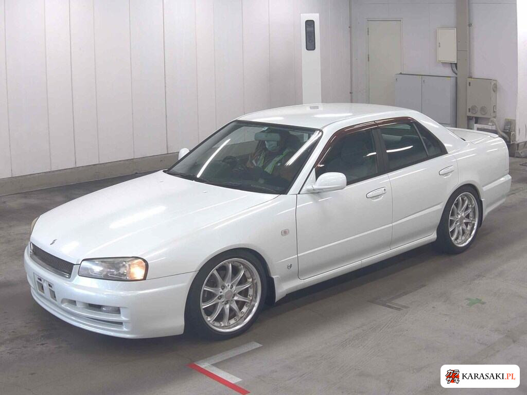 Nissan Skyline 2000 z aukcji japońskiej