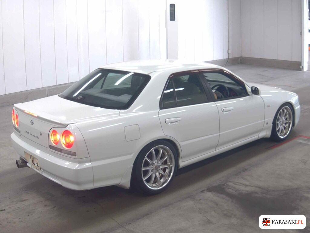 Nissan Skyline 2000 z aukcji japońskiej