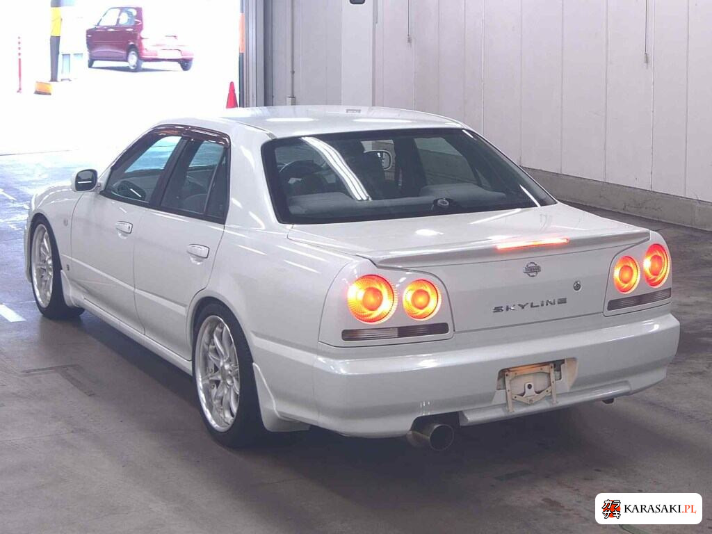 Nissan Skyline 2000 z aukcji japońskiej
