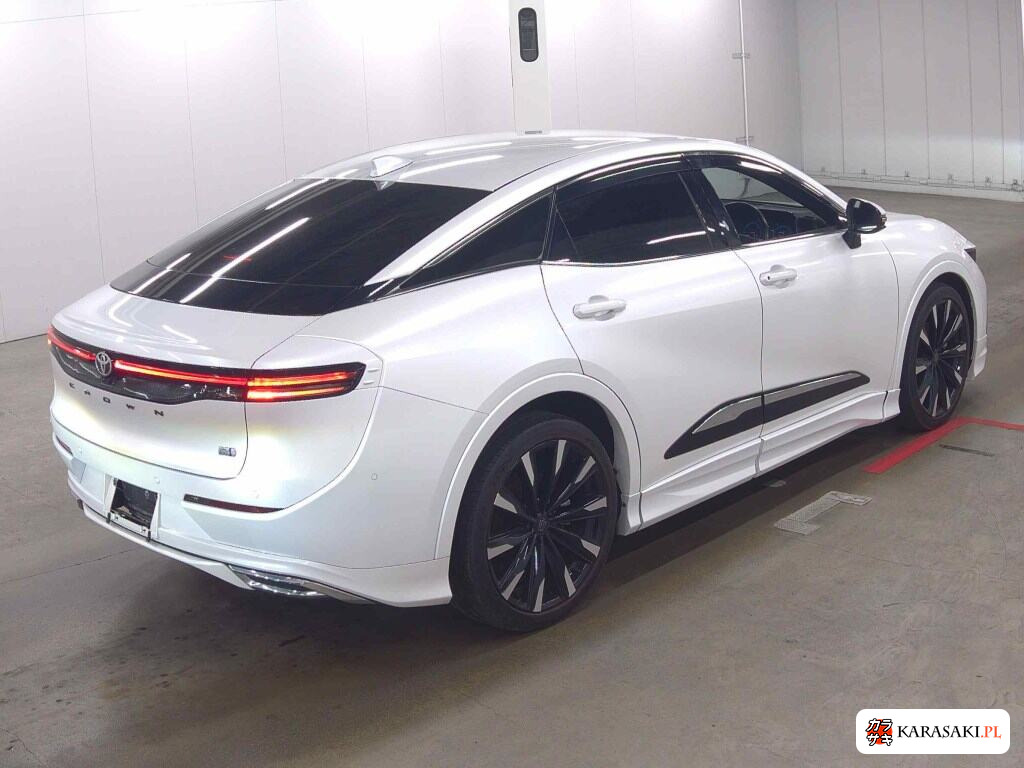 Toyota Crown Crossover 2023 z aukcji japońskiej