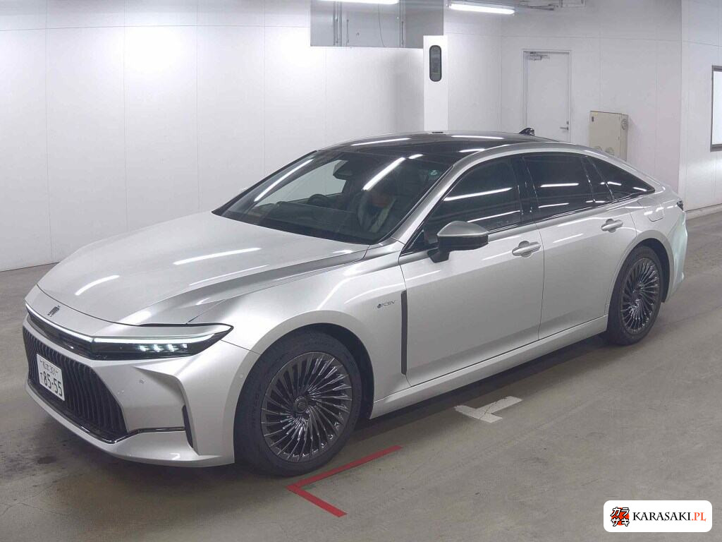 Toyota Crown 2023 z aukcji japońskiej