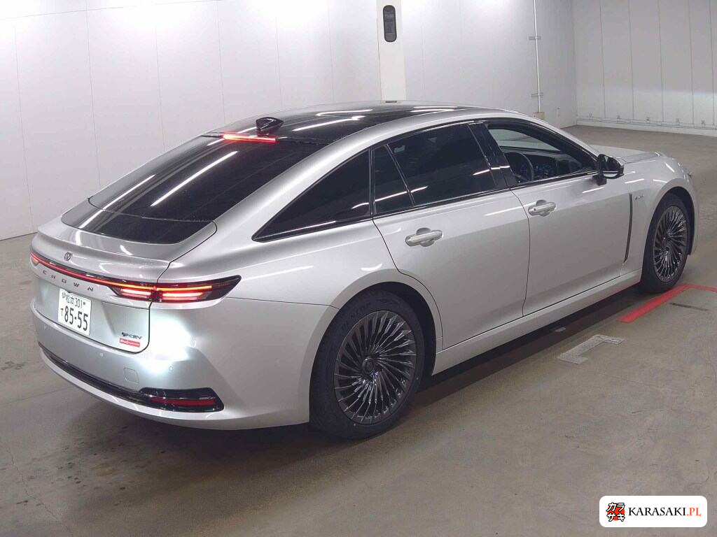 Toyota Crown 2023 z aukcji japońskiej