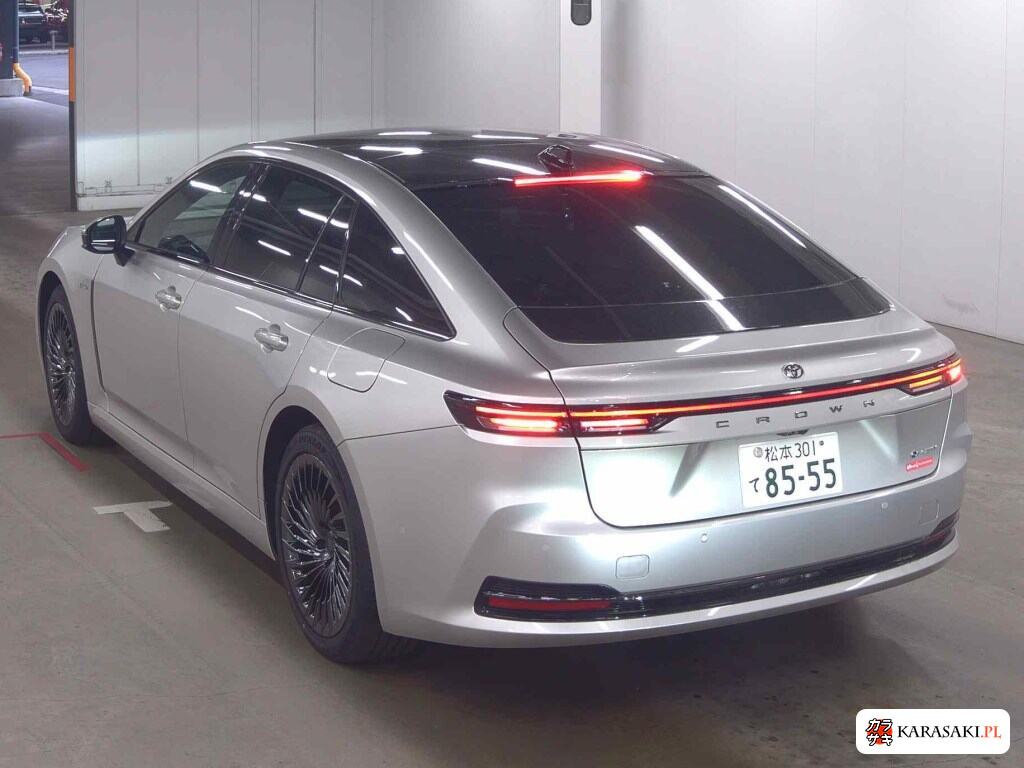 Toyota Crown 2023 z aukcji japońskiej