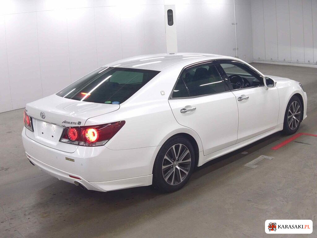 Toyota Crown 2016 z aukcji japońskiej