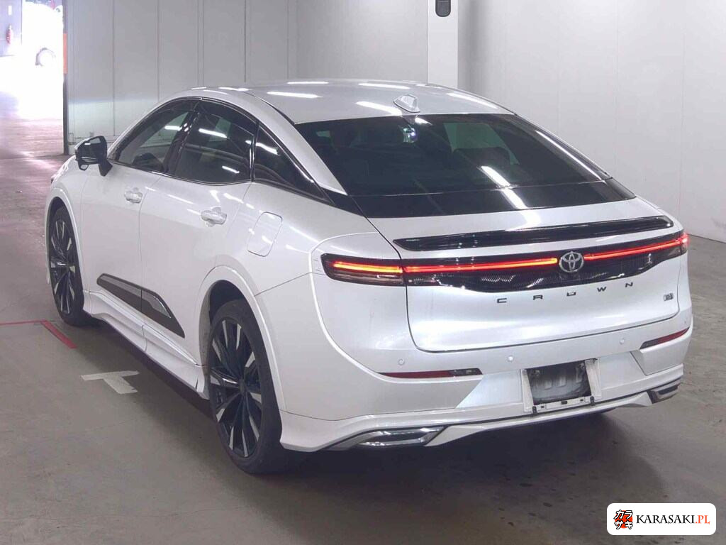 Toyota Crown Crossover 2023 z aukcji japońskiej