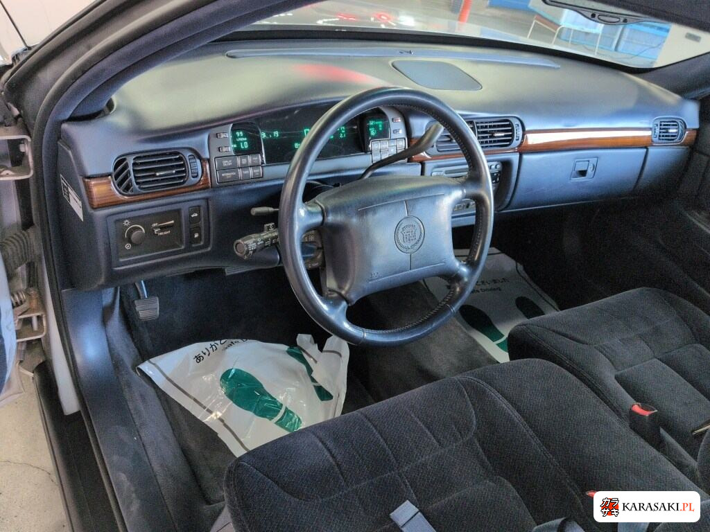 Cadillac Concours 1999 z aukcji japońskiej