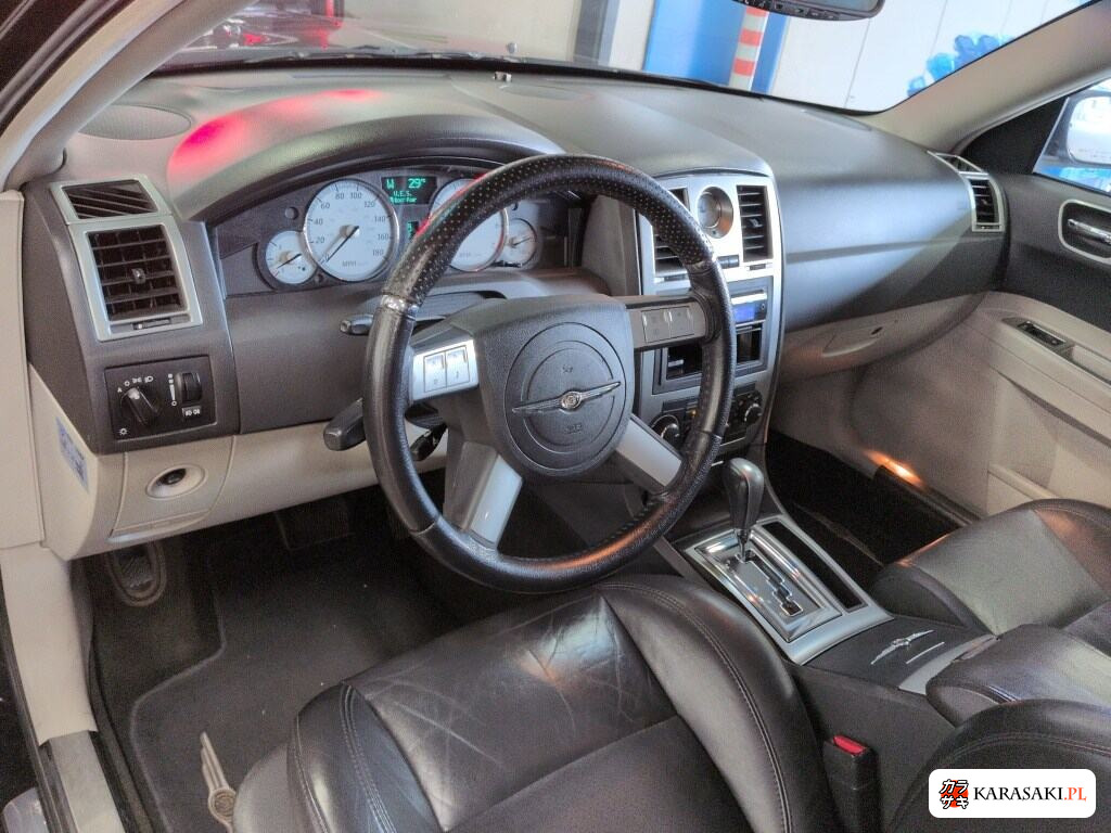 Chrysler 300C 2013 z aukcji japońskiej