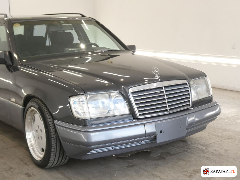 Mercedes-Benz Medium Class 1990 z aukcji japońskiej