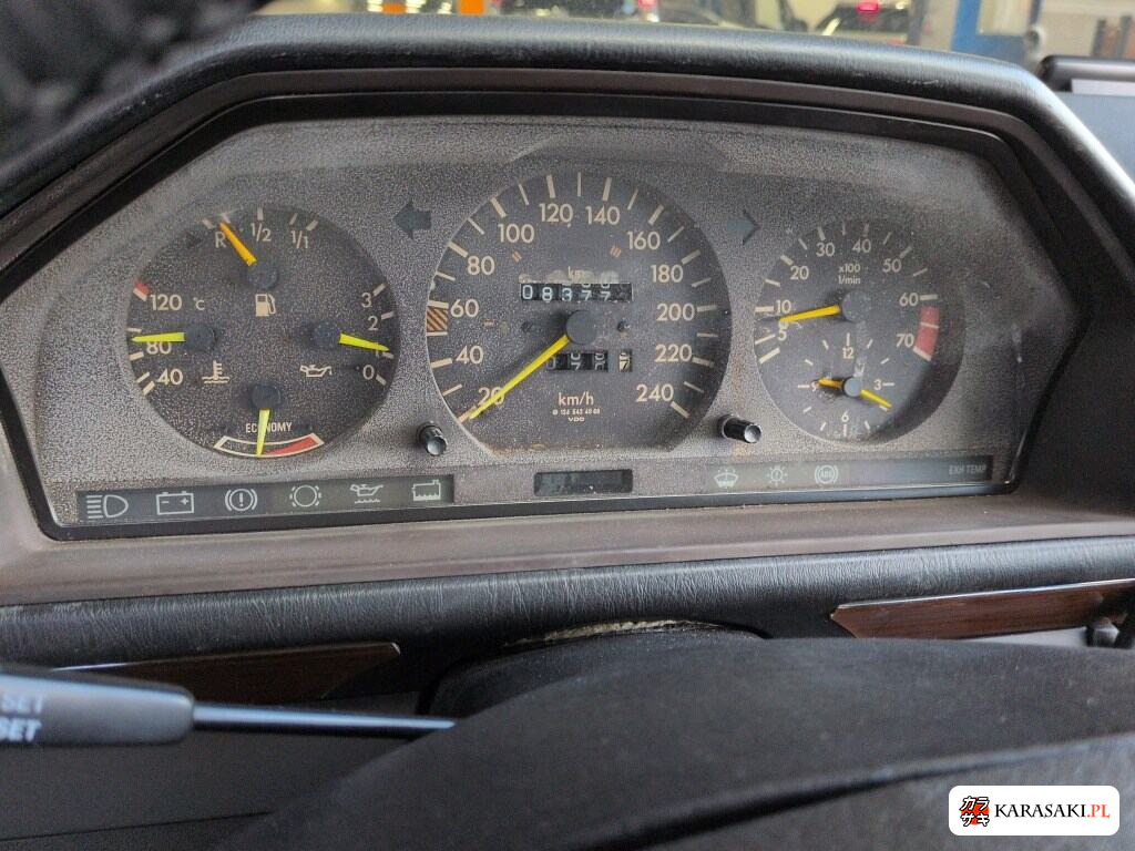 Mercedes-Benz Medium Class 1990 z aukcji japońskiej