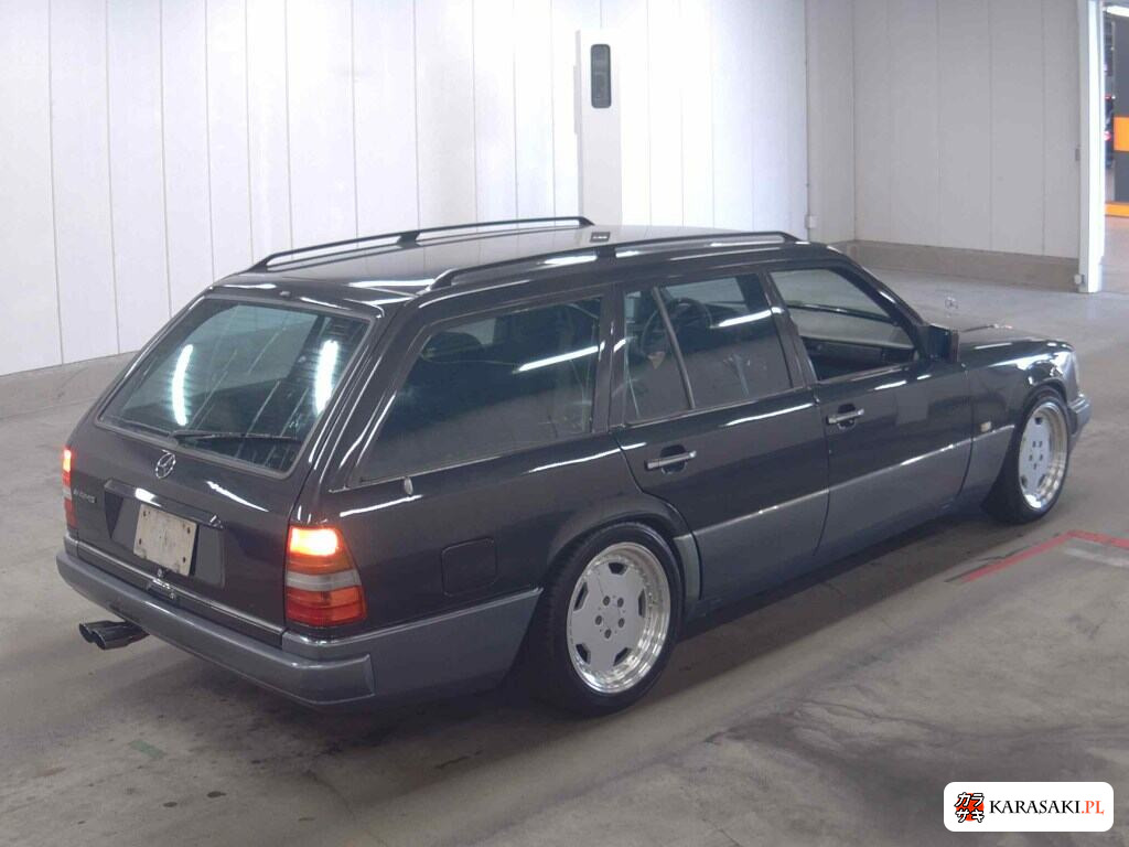 Mercedes-Benz Medium Class 1990 z aukcji japońskiej