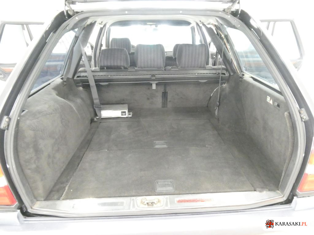Mercedes-Benz Medium Class 1990 z aukcji japońskiej