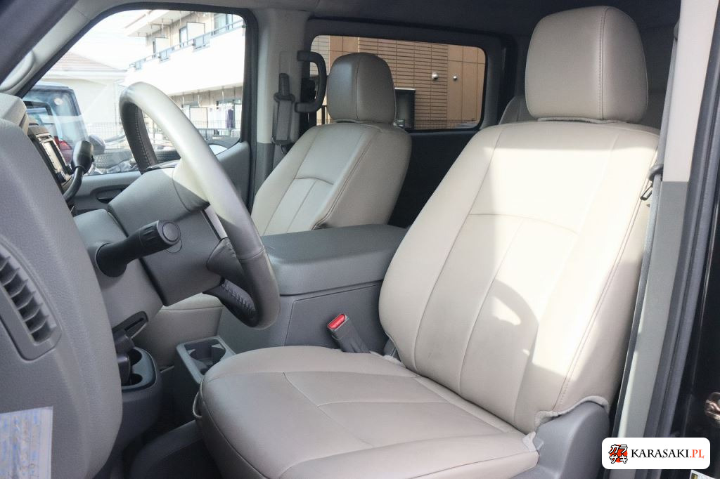 America Nissan NV Passenger 2017 z aukcji japońskiej