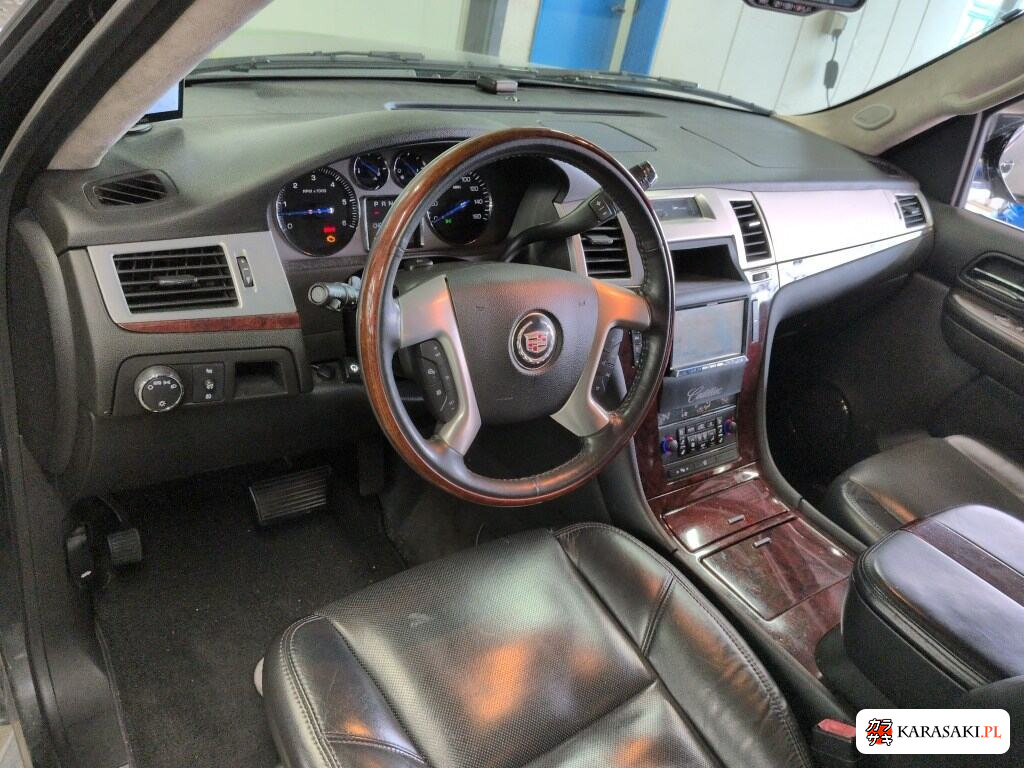 Cadillac Escalade 2011 z aukcji japońskiej