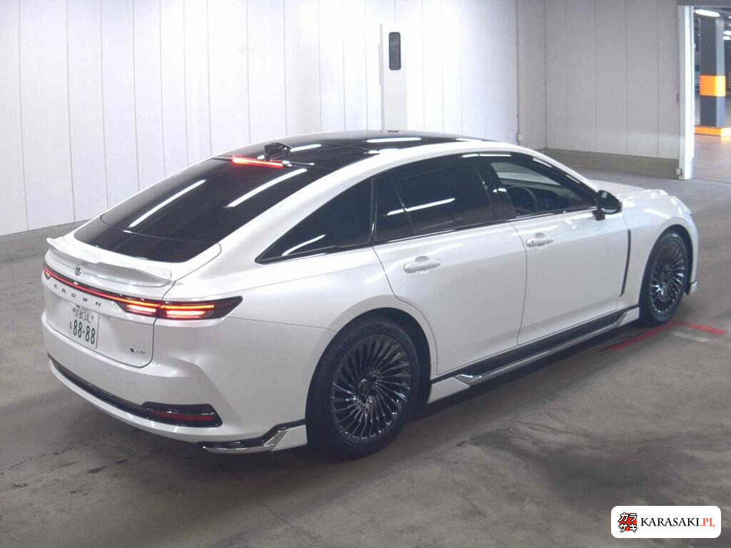 Toyota Crown 2025 z aukcji japońskiej