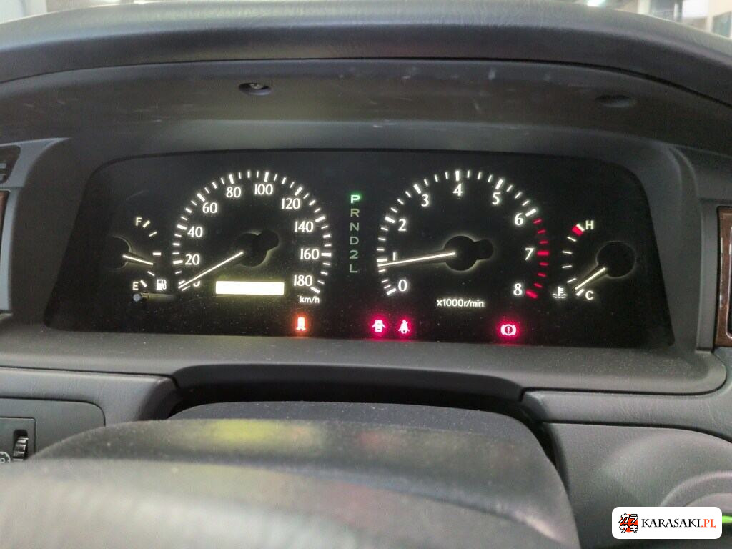 Toyota Crown 1999 z aukcji japońskiej