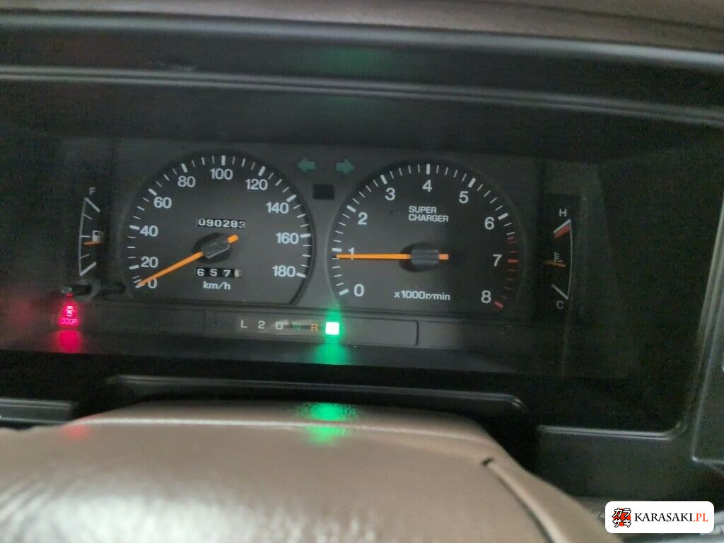 Toyota Crown 1990 z aukcji japońskiej