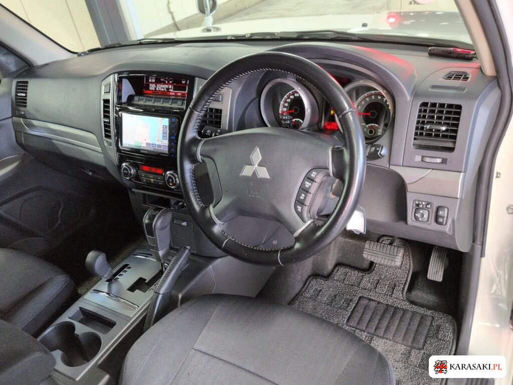 Mitsubishi Pajero 2017 z aukcji japońskiej