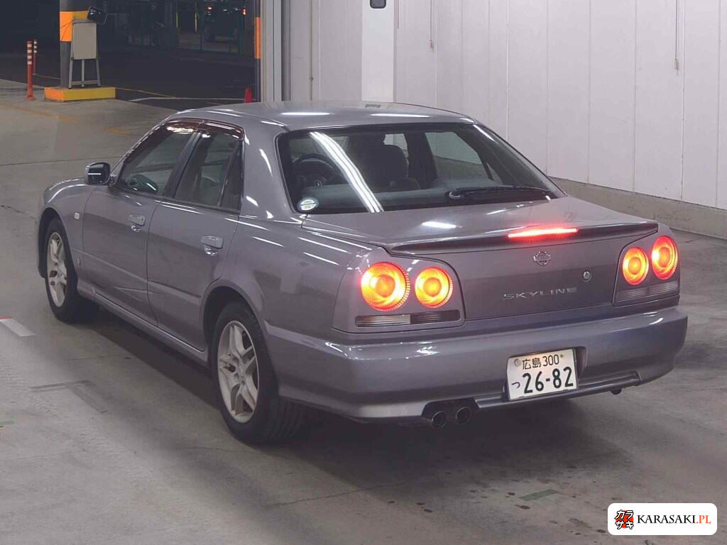 Nissan Skyline 2000 z aukcji japońskiej