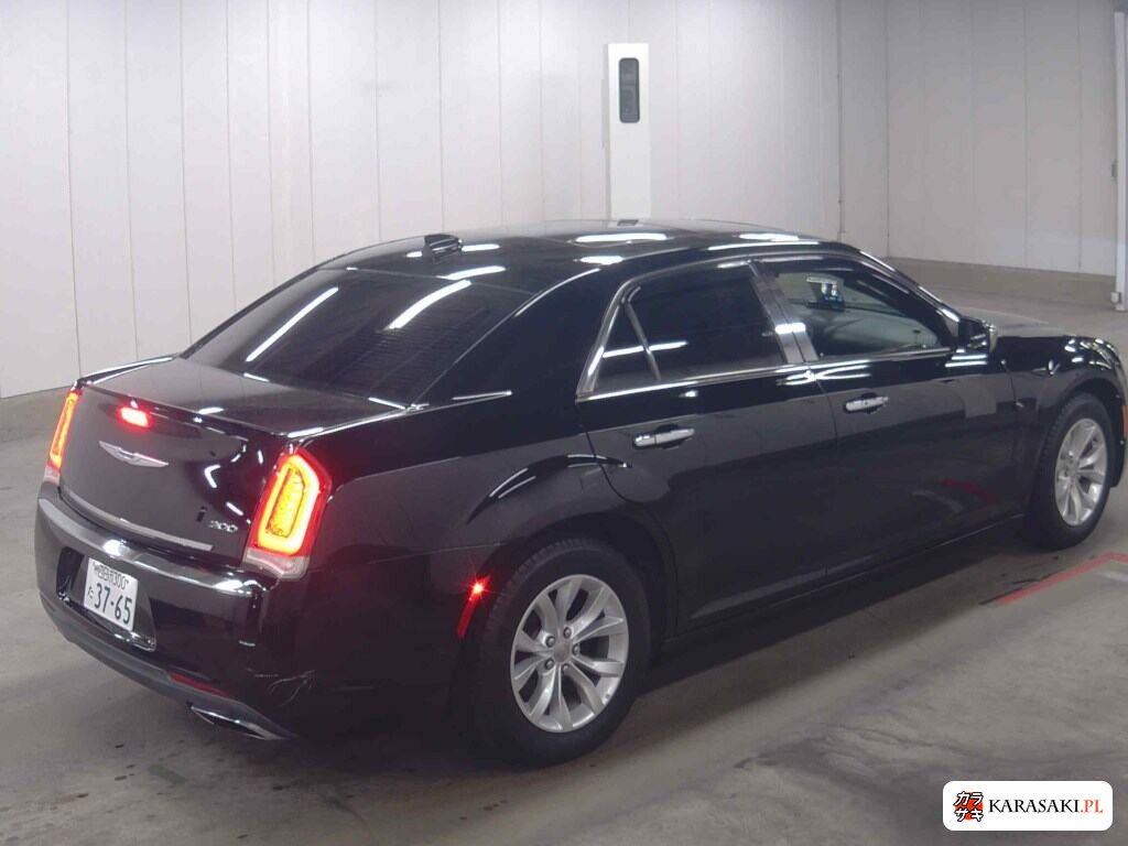 Chrysler 300 2018 z aukcji japońskiej