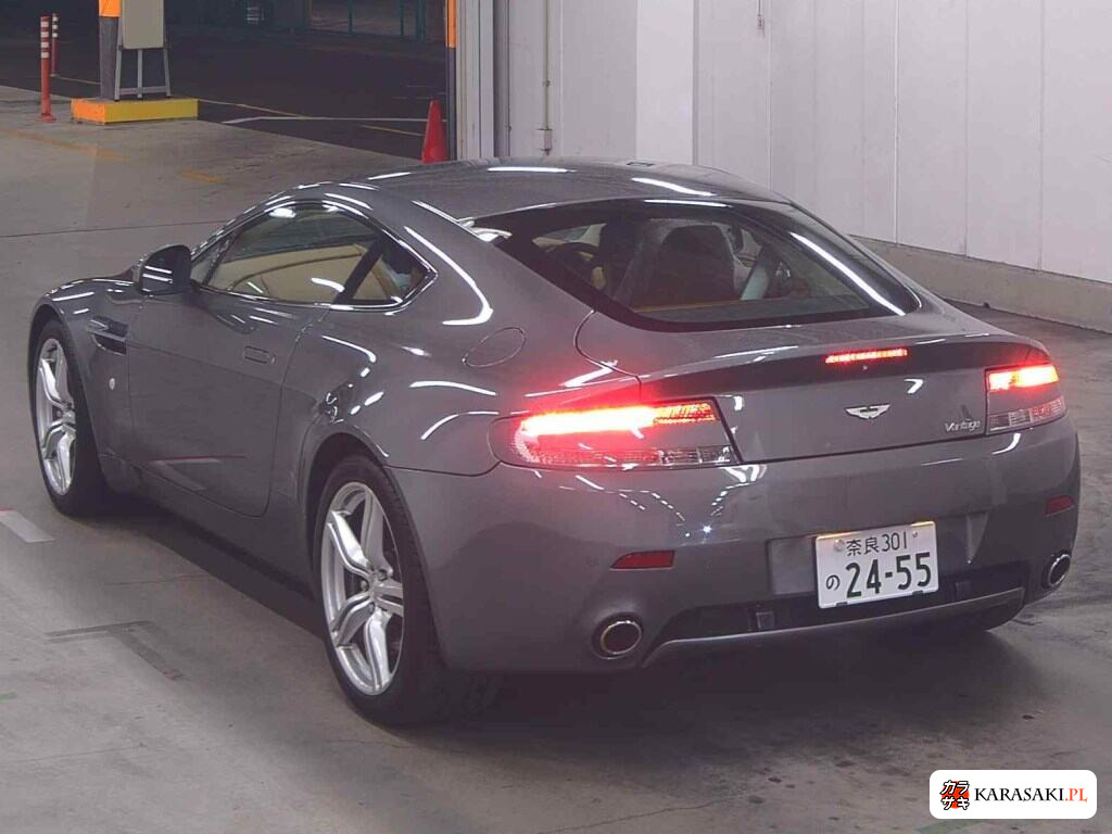 Aston Martin V8 Vantage 2010 z aukcji japońskiej