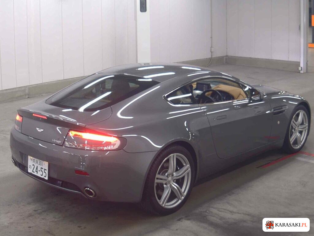 Aston Martin V8 Vantage 2010 z aukcji japońskiej